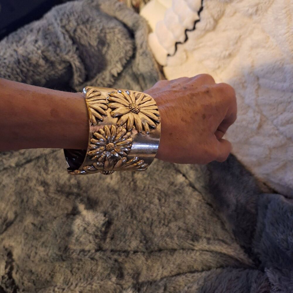 Gorgeous Wide Cuff Gold Colored Daisy Bracelet
